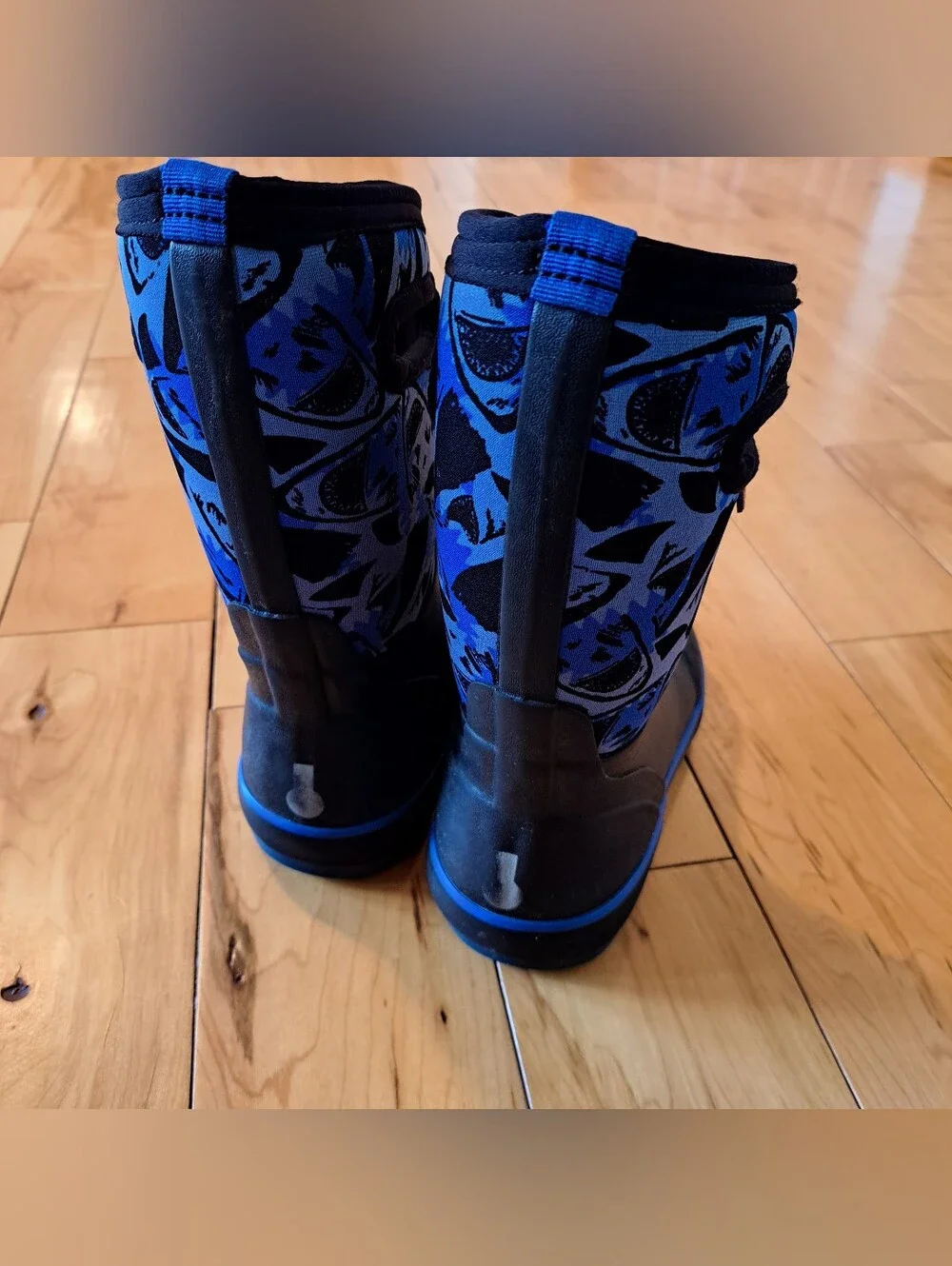 KIDS BOGS CLASSIC II Sharks WINTER BOOT UNISEX Size 1